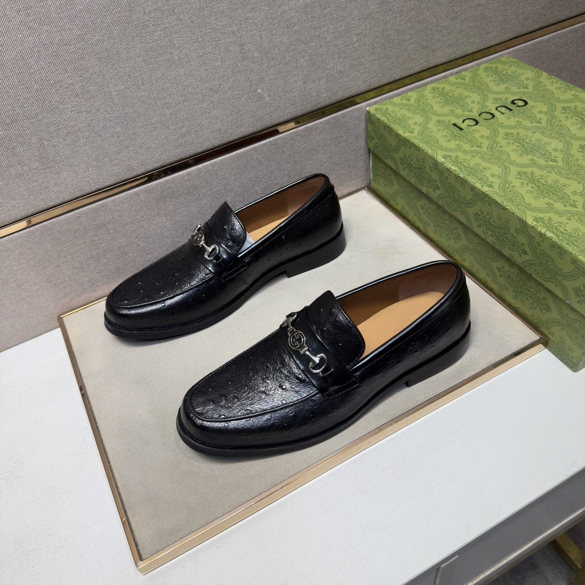 Gucci Black Textured Bit Loafers — front