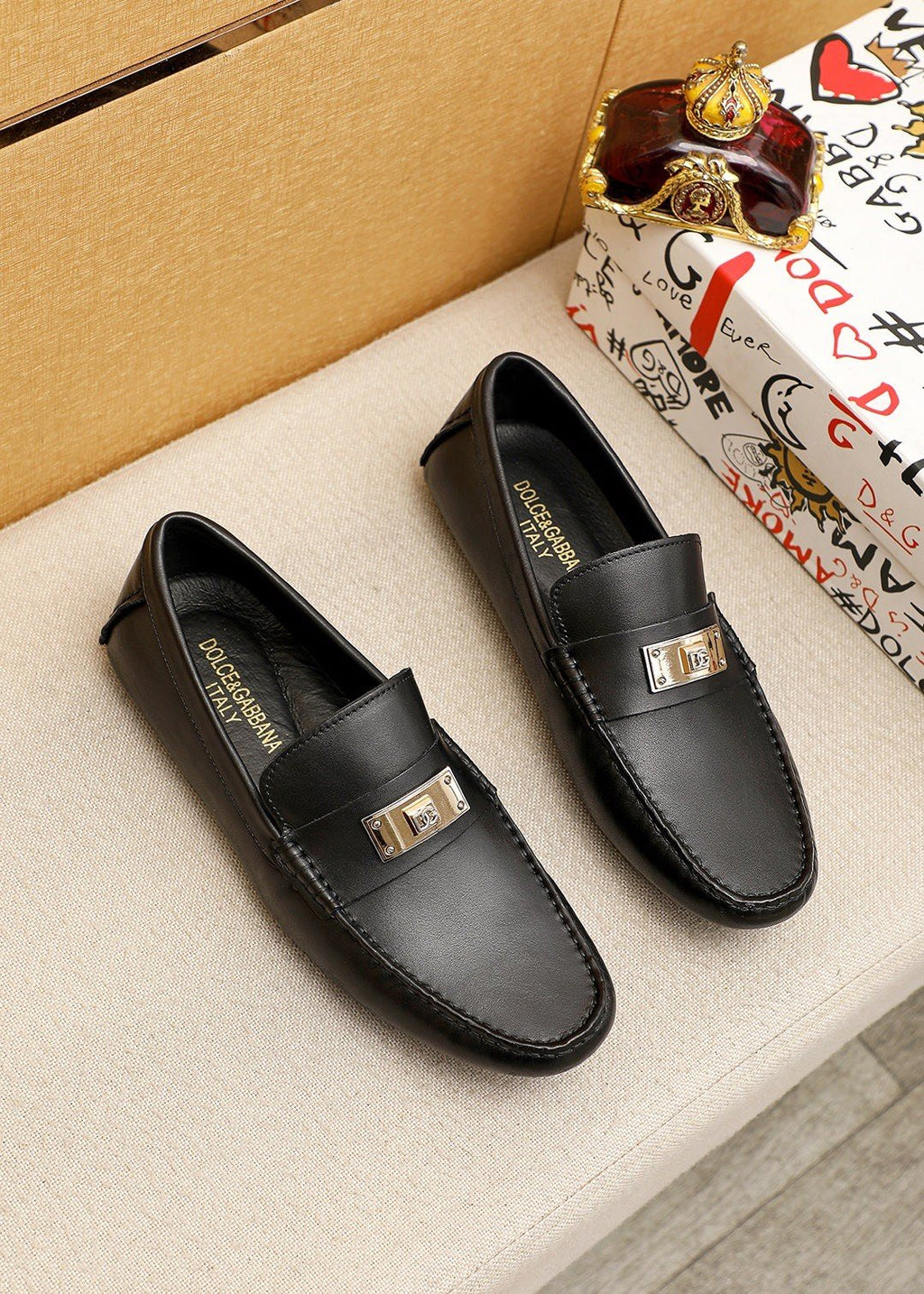 Dolce & Gabbana Black Plaque Slip-On Loafers — hero