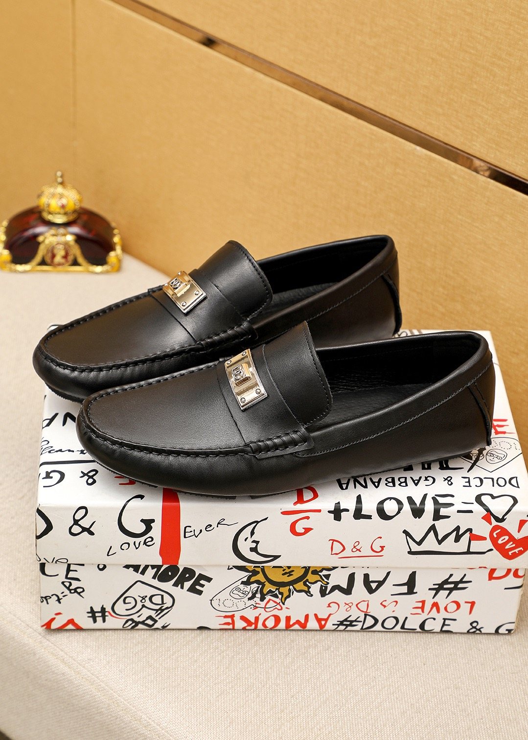 Dolce & Gabbana Black Plaque Slip-On Loafers — front