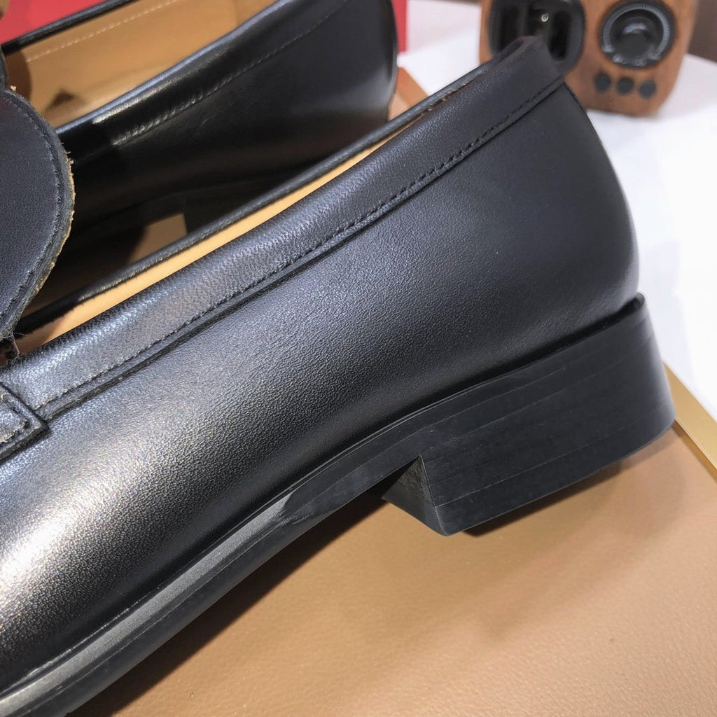 Ferragamo Black Leather Loafers — detail