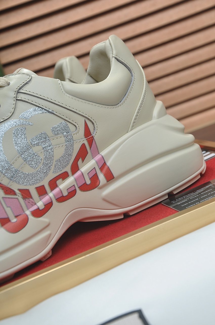 Gucci Off-White Red Accent Sneakers — detail