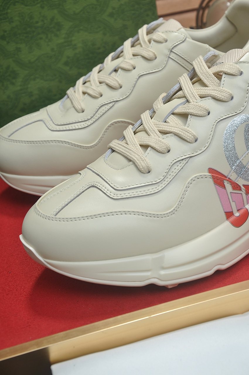 Gucci Off-White Red Accent Sneakers — detail