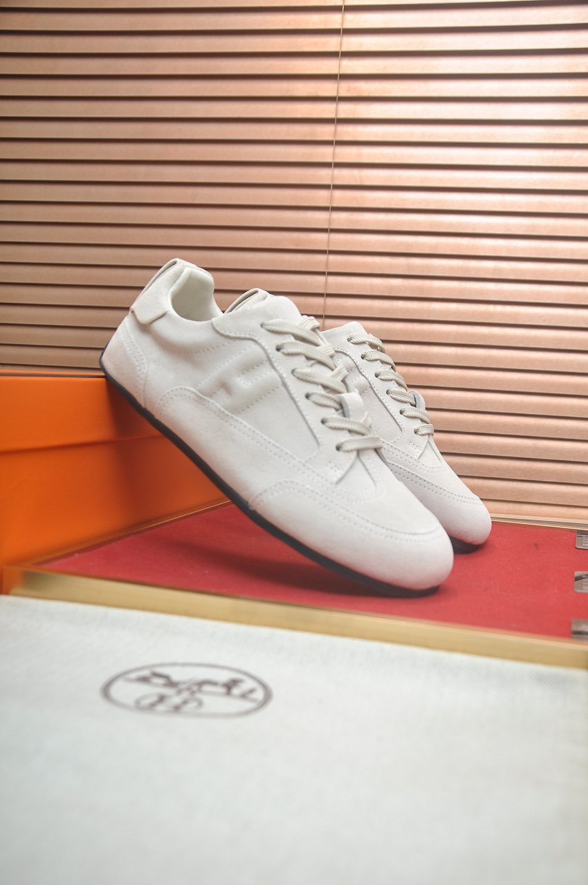 Hermès Off-White Low-Top Sneakers — front