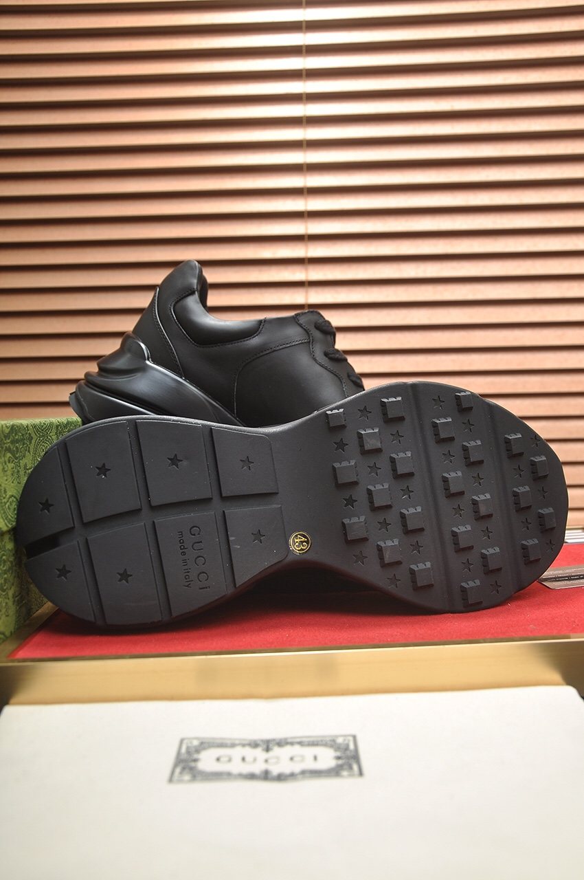 Gucci Black Logo Low-Top Sneakers — detail