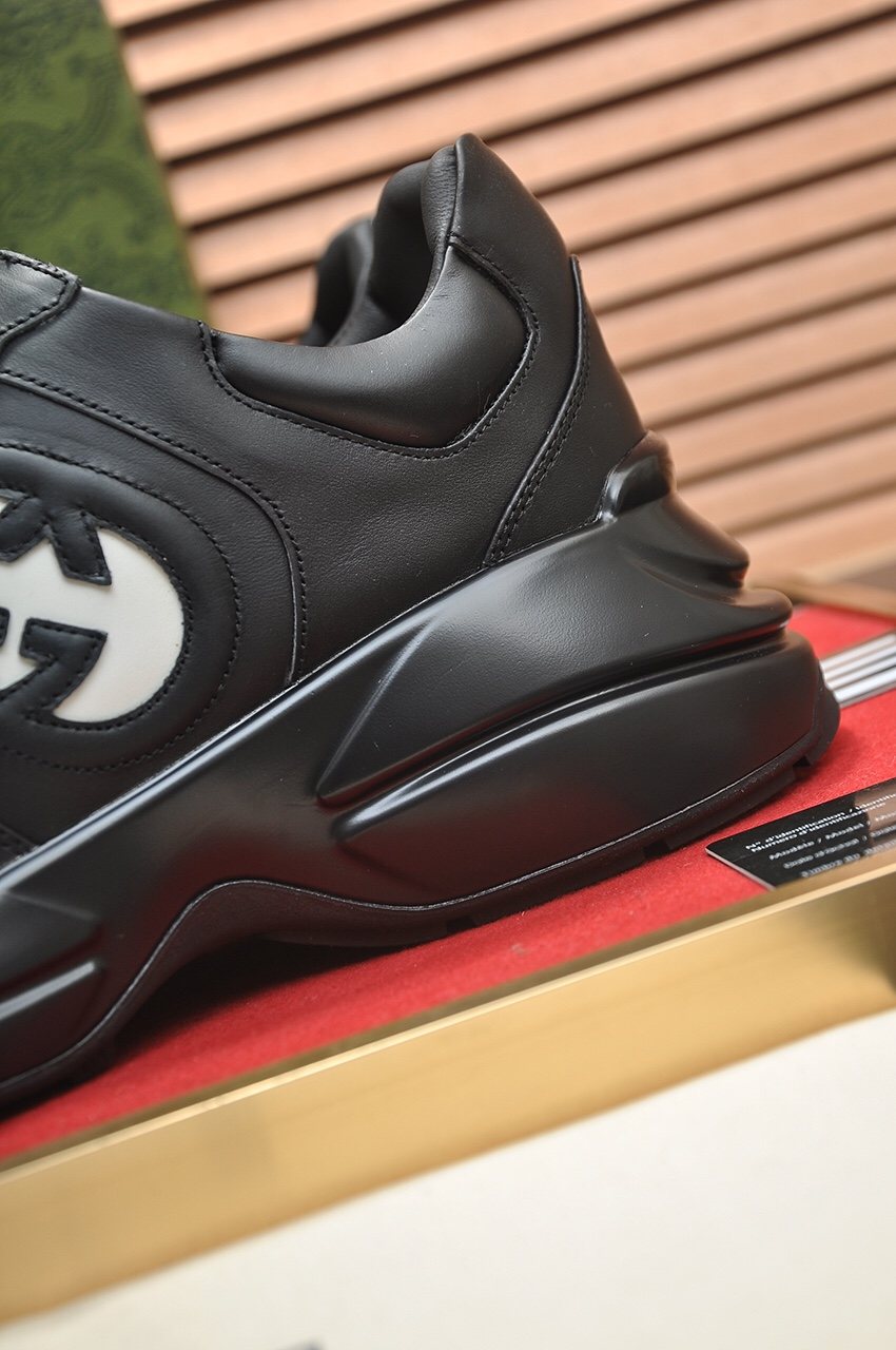 Gucci Black Logo Low-Top Sneakers — detail