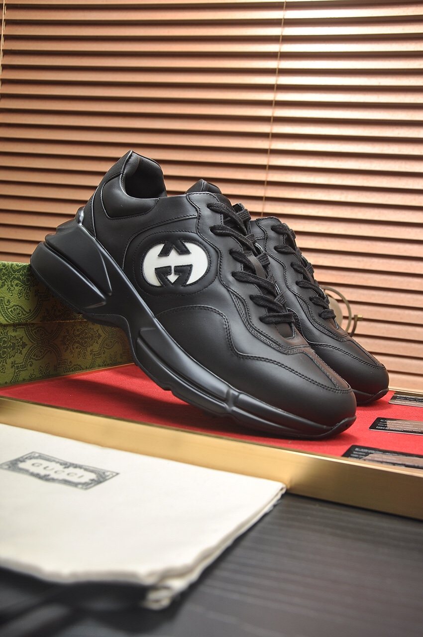 Gucci Black Logo Low-Top Sneakers — hero