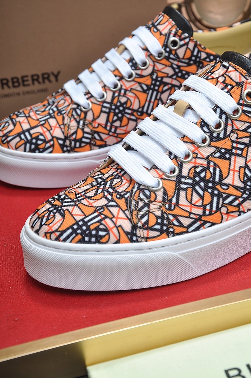 Burberry Geometric-Print Low-Top Sneakers — detail
