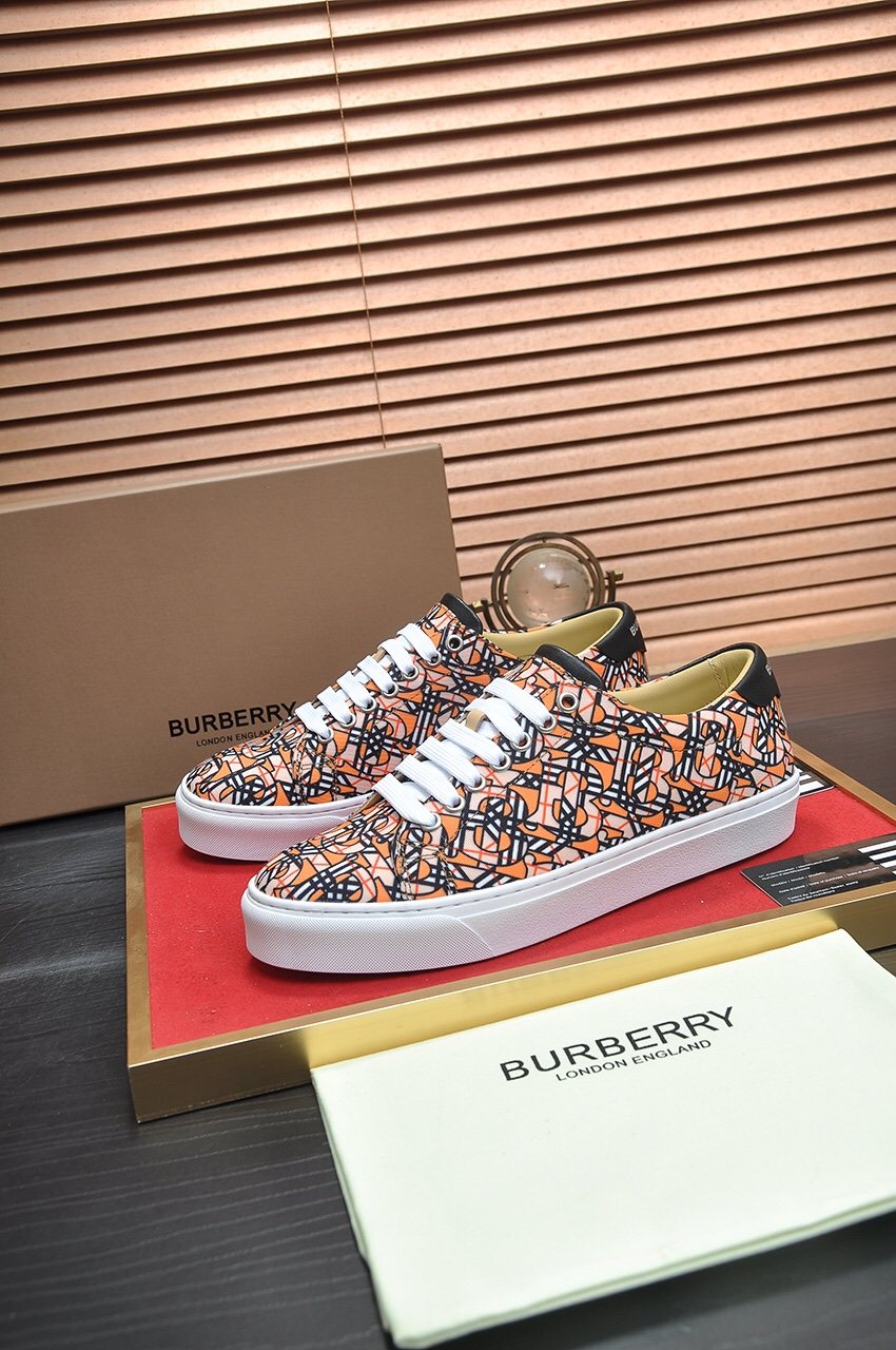 Burberry Geometric-Print Low-Top Sneakers — side