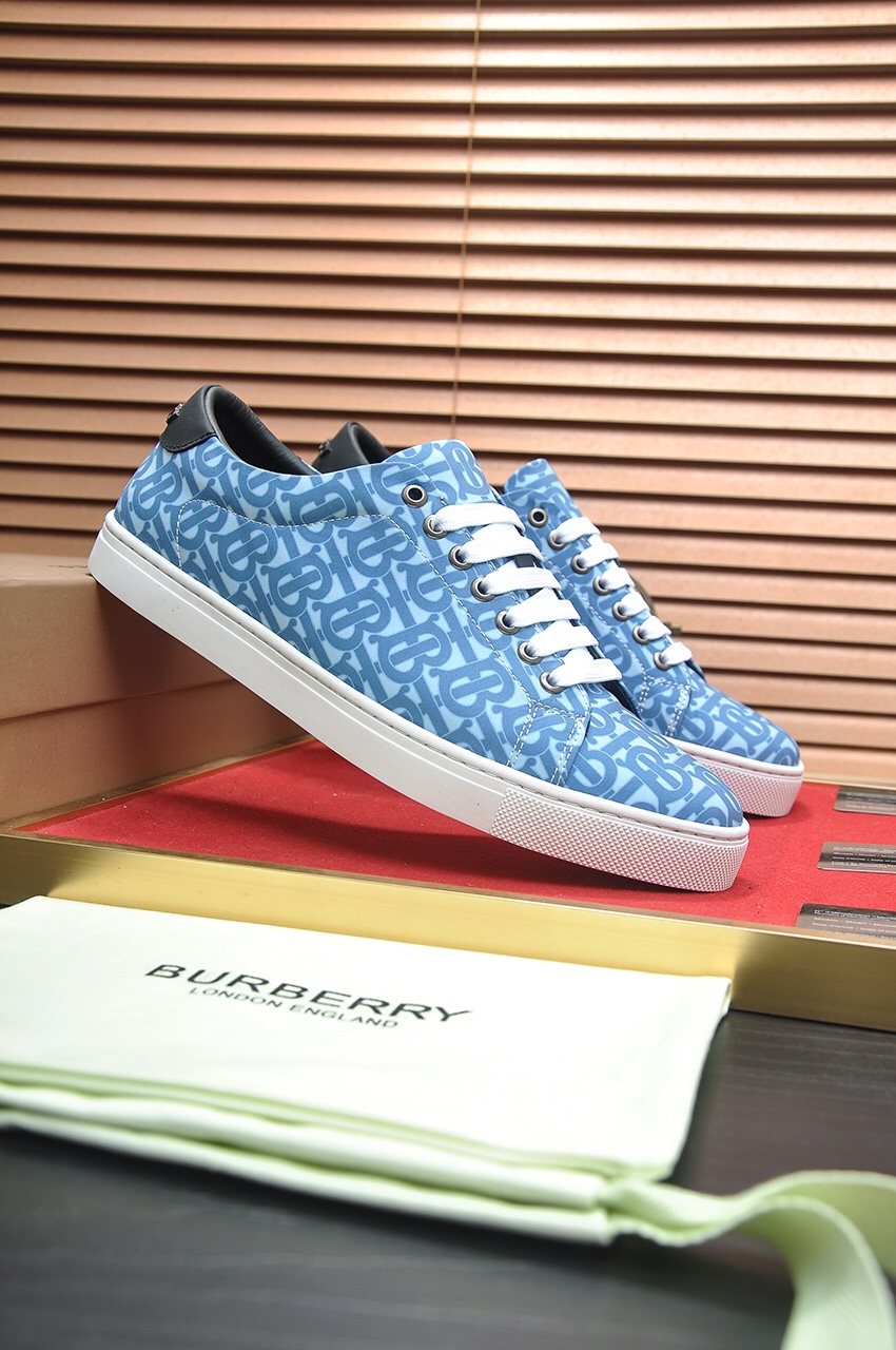 Burberry Blue Patterned Low-Top Sneakers — side