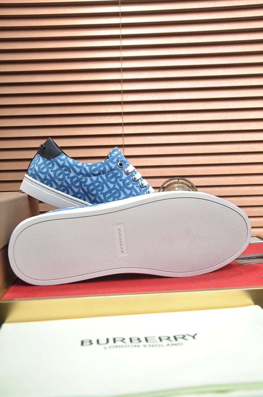 Burberry Blue Patterned Low-Top Sneakers — detail