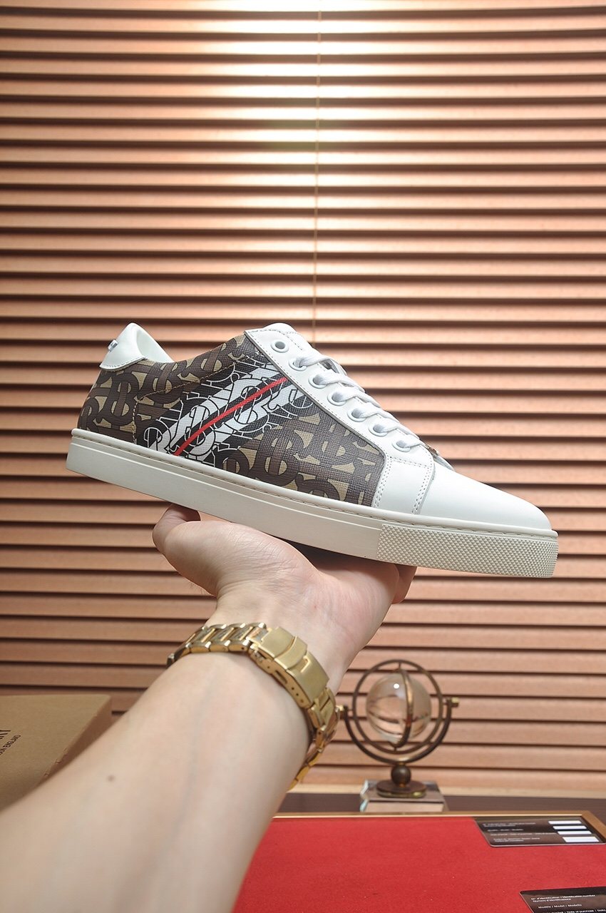 Burberry White Pattern Low-Top Sneakers — model