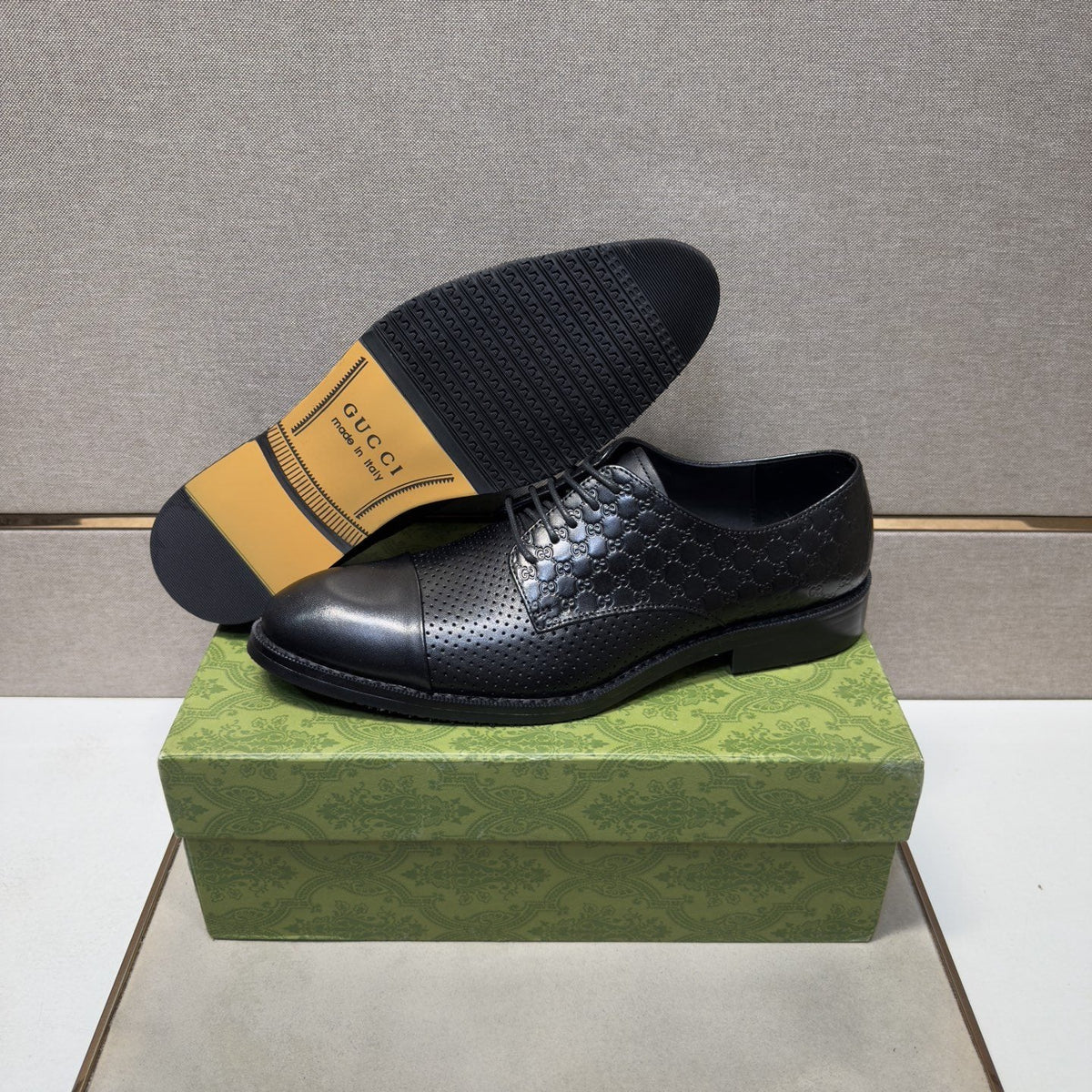 Gucci Black Textured Lace-Up Dress Shoes — detail