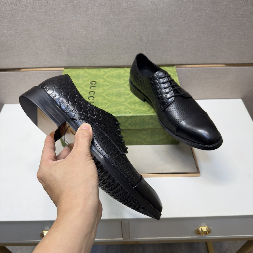Gucci Black Textured Lace-Up Dress Shoes — detail