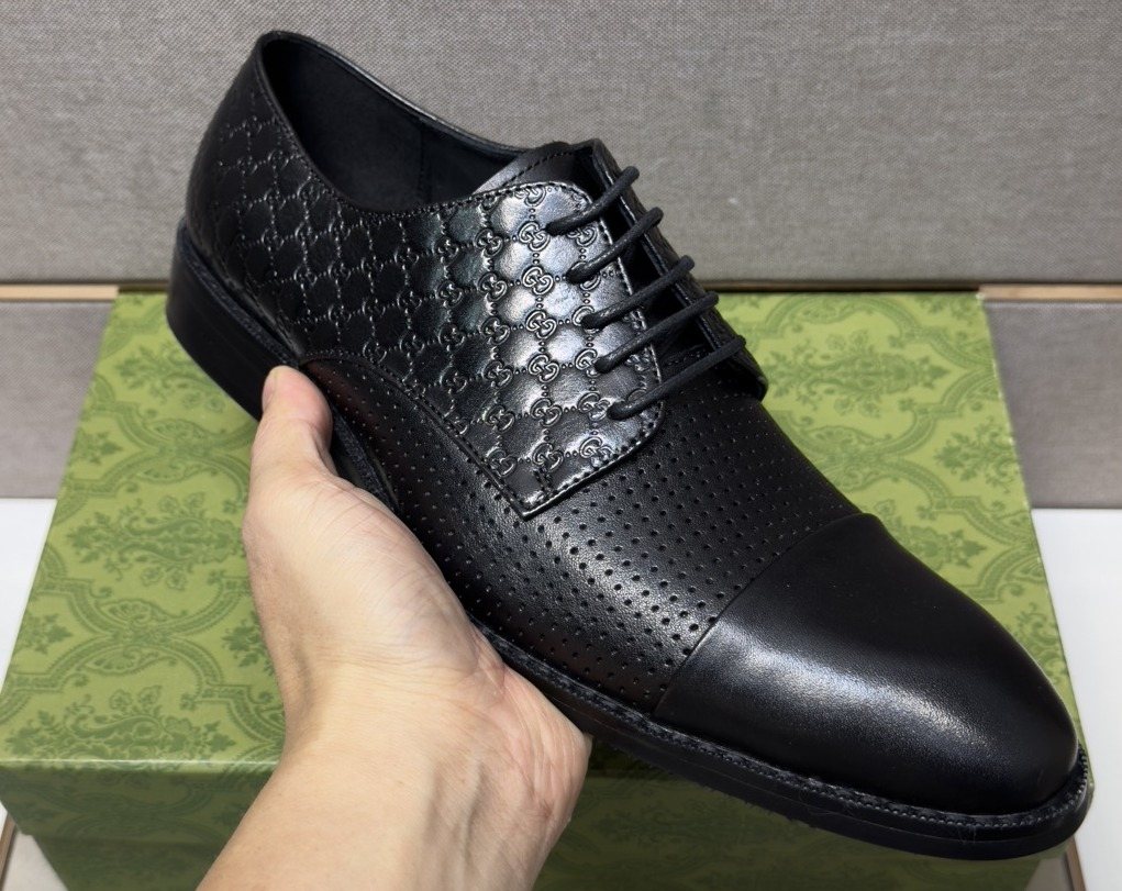 Gucci Black Textured Lace-Up Dress Shoes — hero
