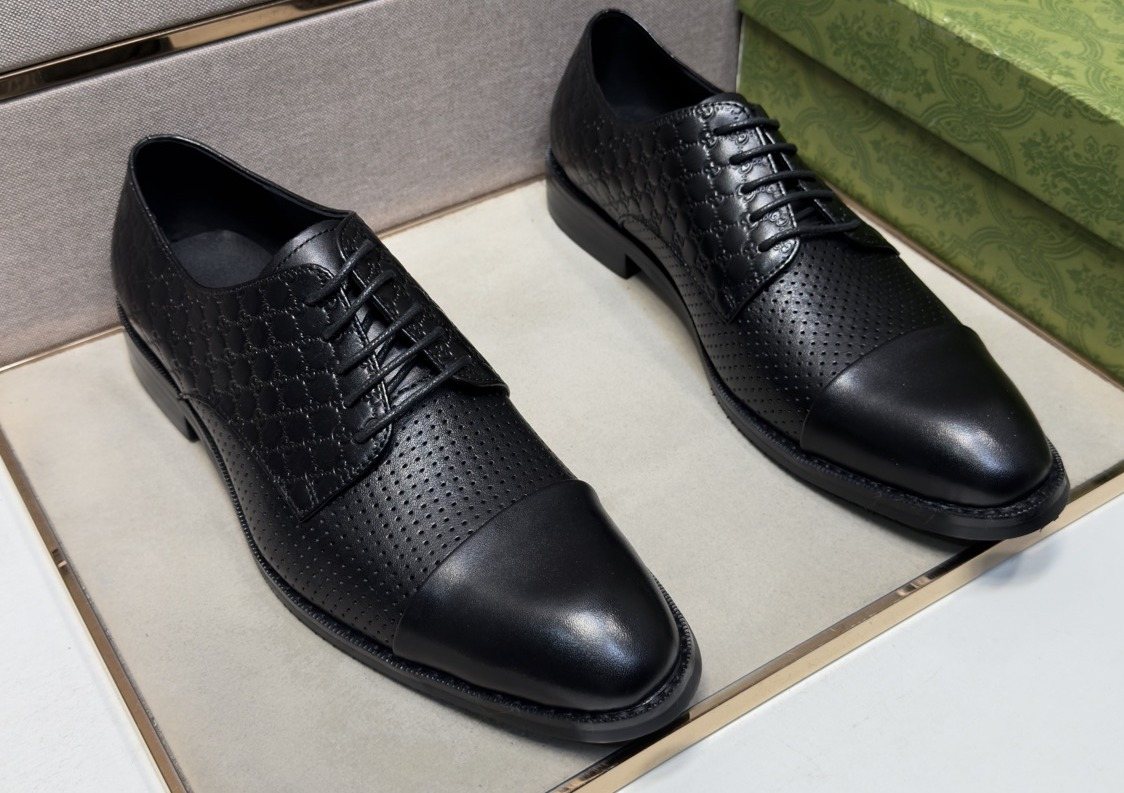 Gucci Black Textured Lace-Up Dress Shoes — front