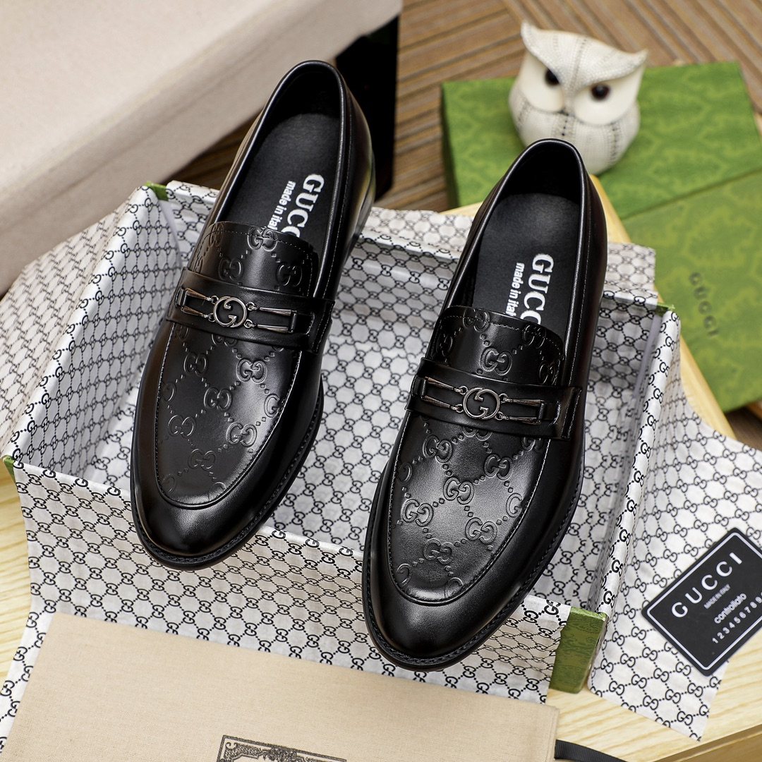Gucci Black Textured Slip-On Loafers — front