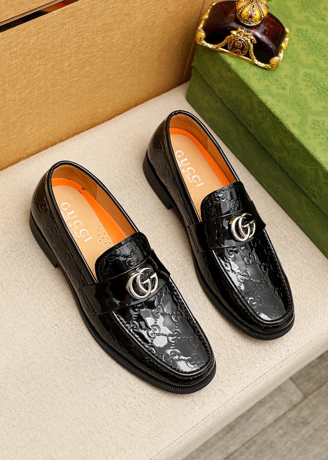 GUCCI Black Glossy Loafers — hero