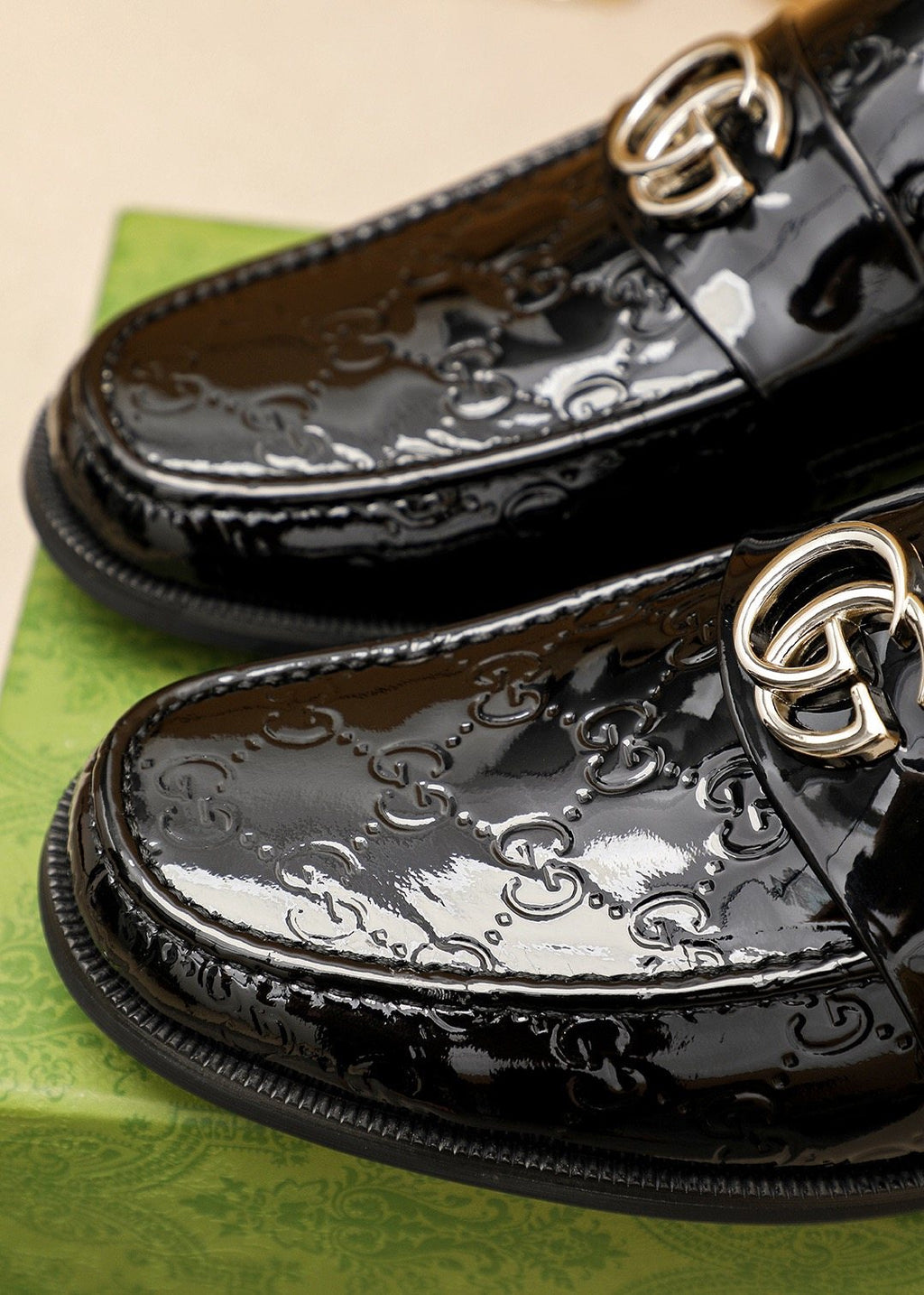 GUCCI Black Glossy Loafers — detail