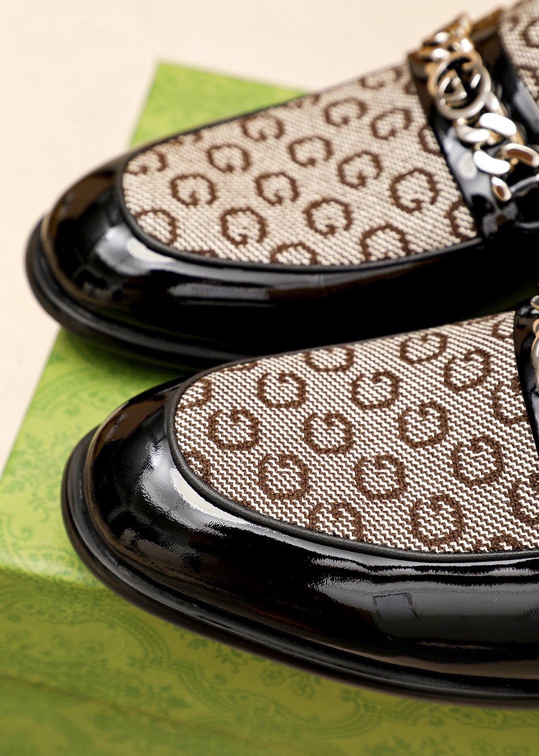 Gucci Black & Beige Patterned Loafers — detail