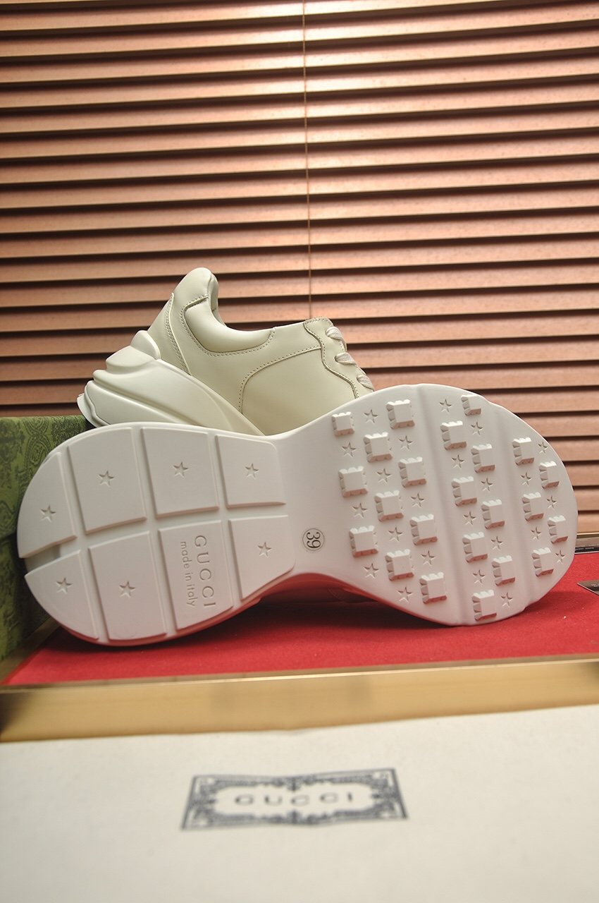 Gucci Cream White Navy Logo Low-Top Sneakers — side