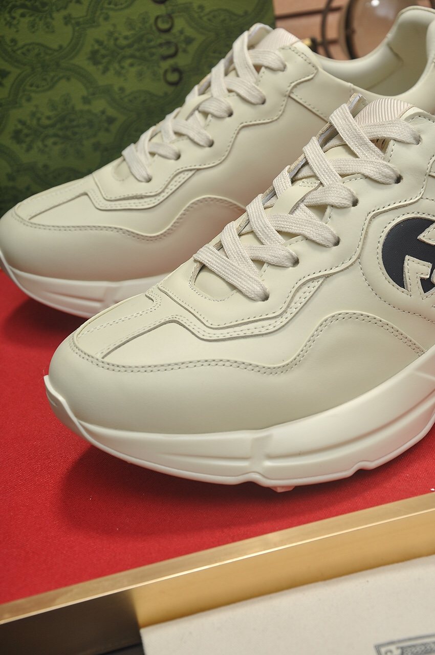 Gucci Cream White Navy Logo Low-Top Sneakers — detail