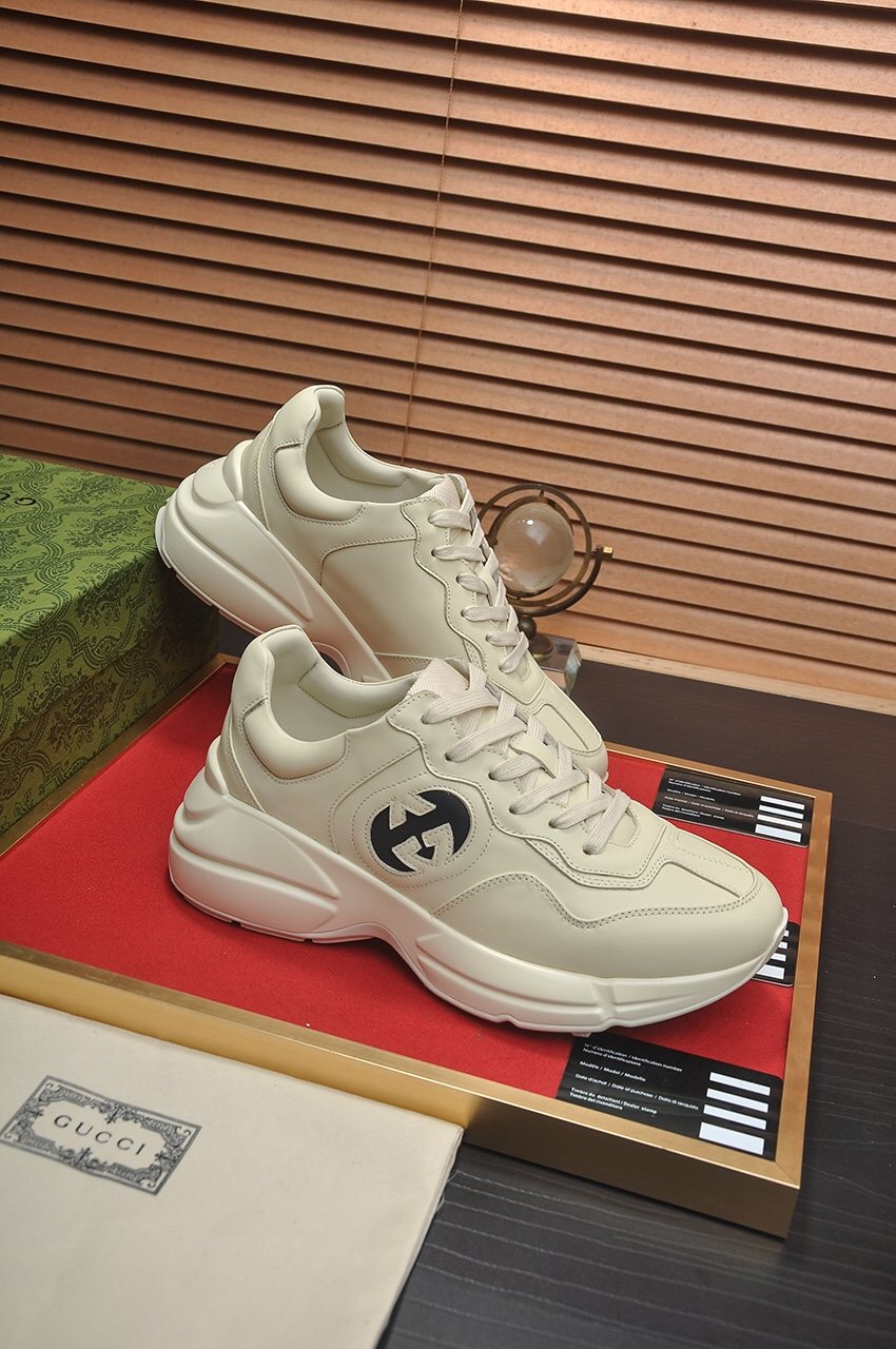Gucci Cream White Navy Logo Low-Top Sneakers — side