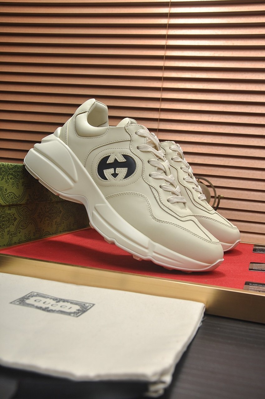 Gucci Cream White Navy Logo Low-Top Sneakers — side