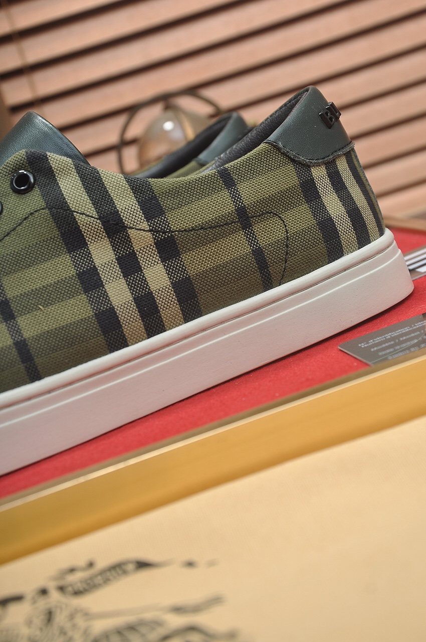 Burberry Olive Plaid Low-Top Sneakers — detail