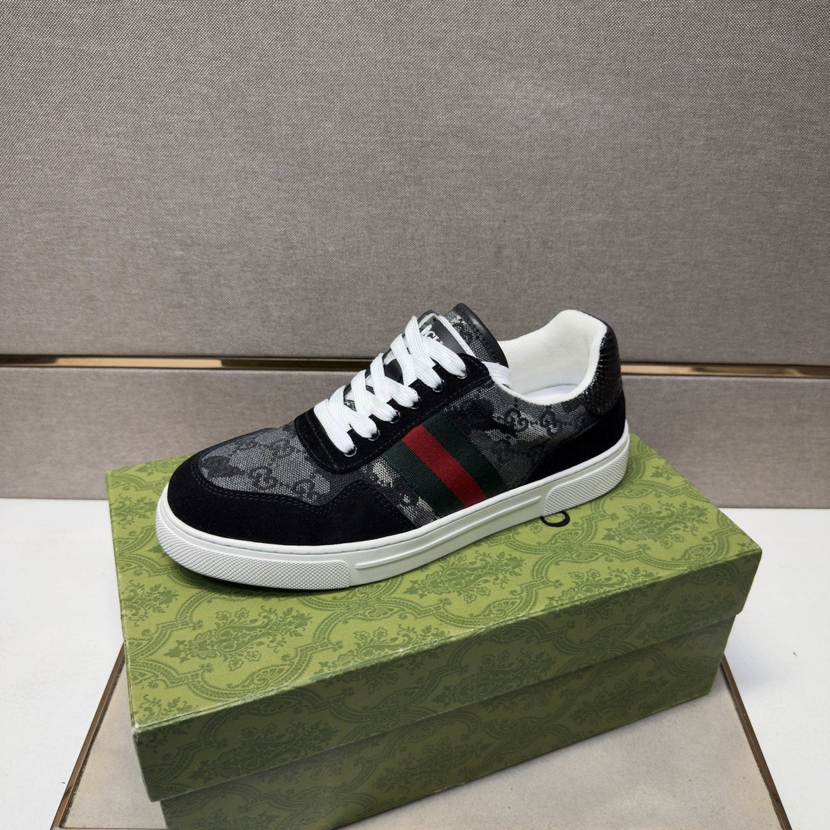Gucci Green-Red Stripe Sneakers — front