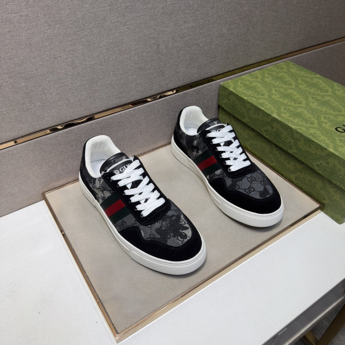 Gucci Green-Red Stripe Sneakers — hero