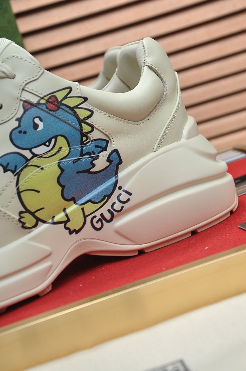 Gucci Dinosaur Graphic Sneakers — detail