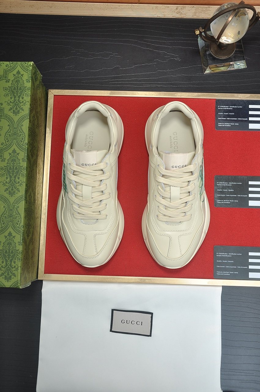 Gucci Off-White Green Graphic Low-Top Sneakers — front