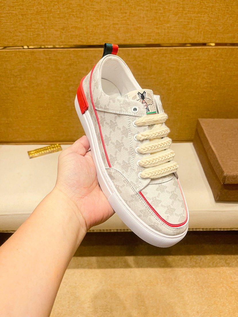Cream Patterned Low-Top Sneakers — model