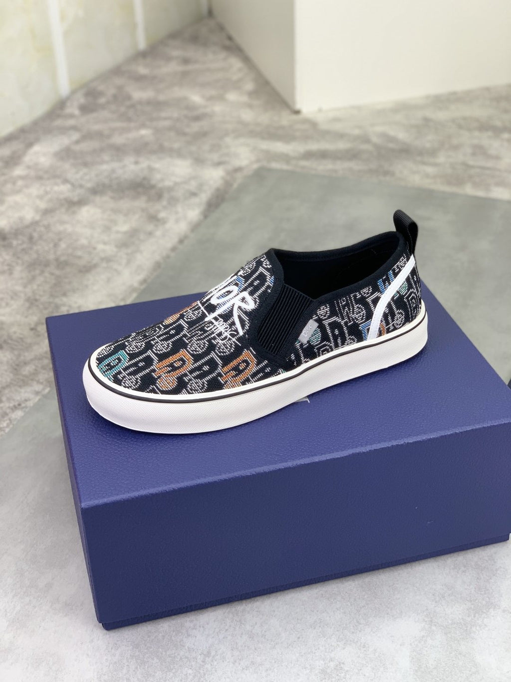 微商相册测试鞋子-Dior Graphic Canvas Slip-On Sneakers — side