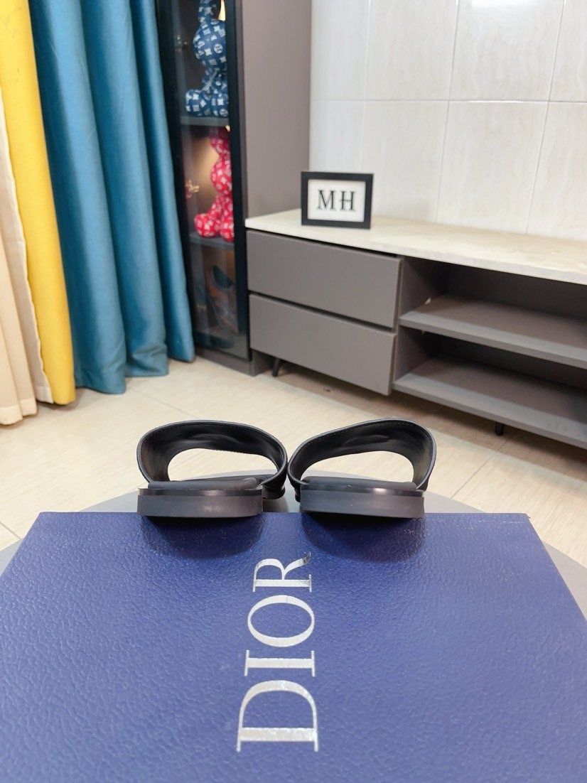 Dior Textured Buckle Slide Sandals — side