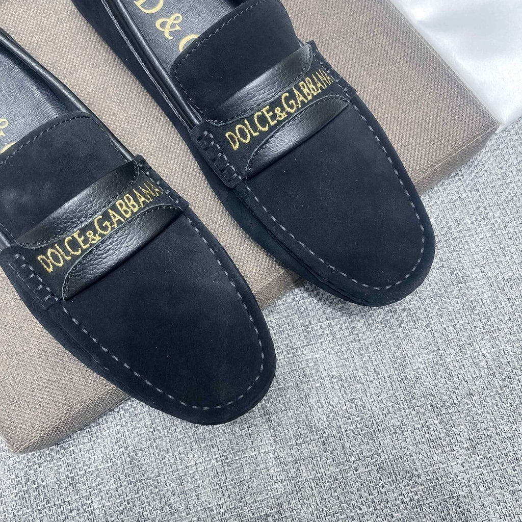 Dolce & Gabbana Gold-Detail Loafers — detail
