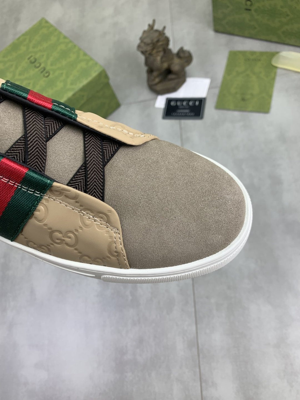 微商相册测试鞋子-Gucci Green-Red Stripe Slip-On Sneakers — detail