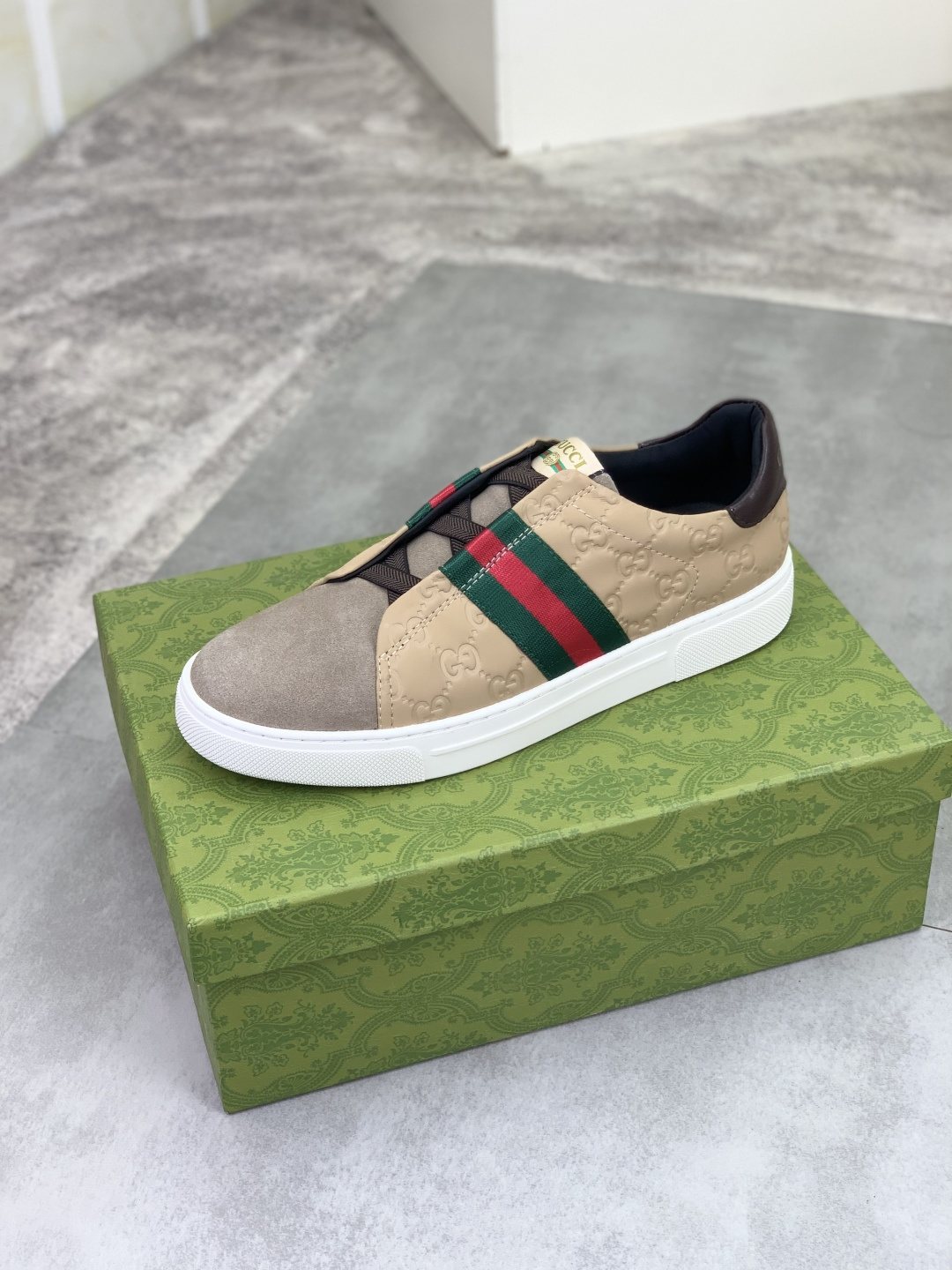 微商相册测试鞋子-Gucci Green-Red Stripe Slip-On Sneakers — side