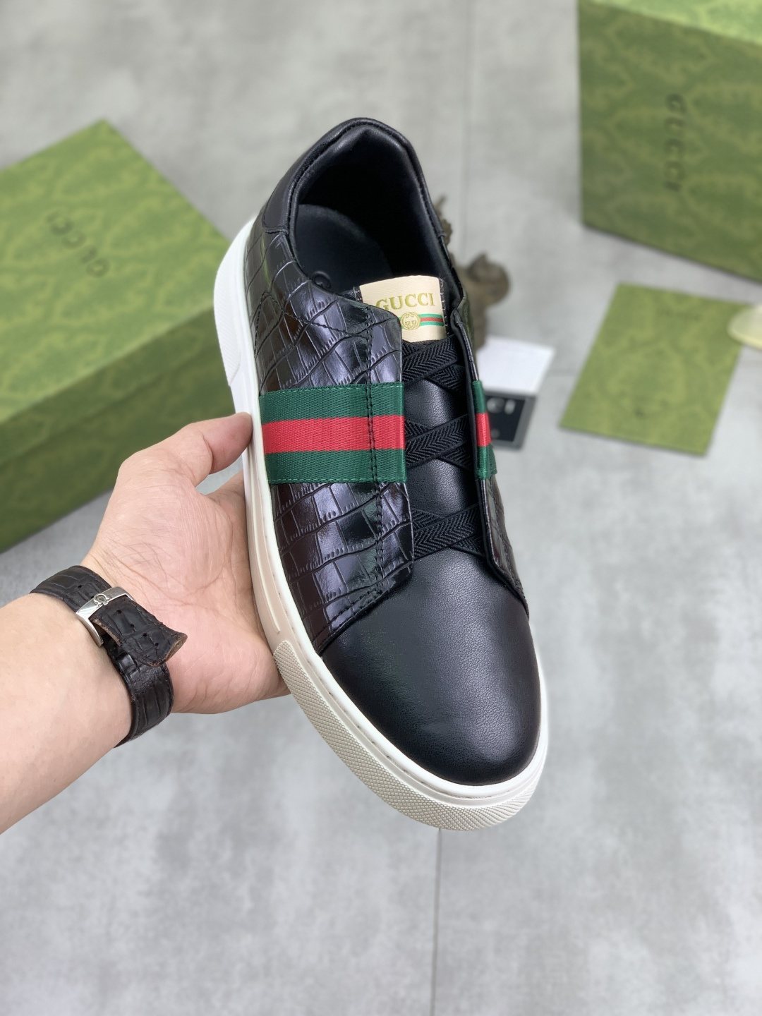 微商相册测试鞋子-Gucci Green-Red Stripe Slip-On Sneakers — front