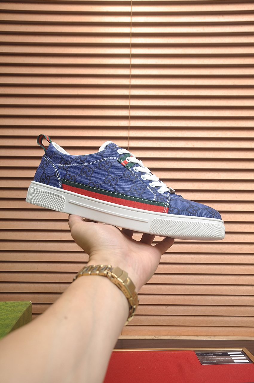 Gucci Stripe Low-Top Sneakers — front