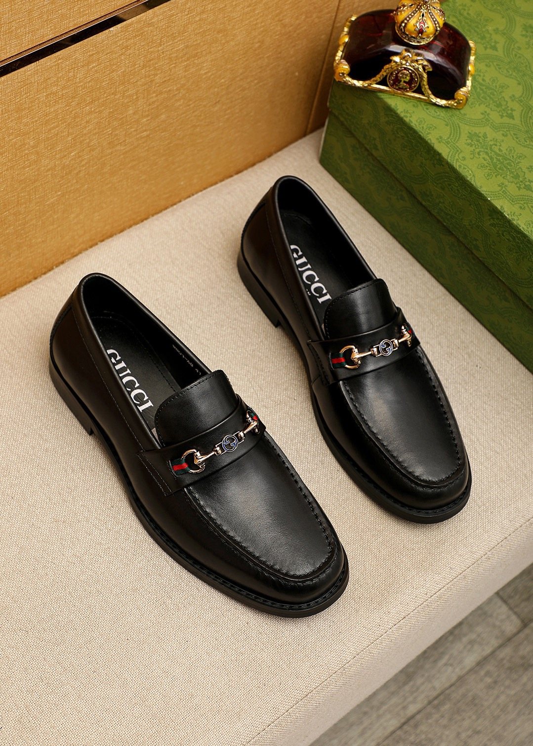 Gucci Black Metal Hardware Loafers — front