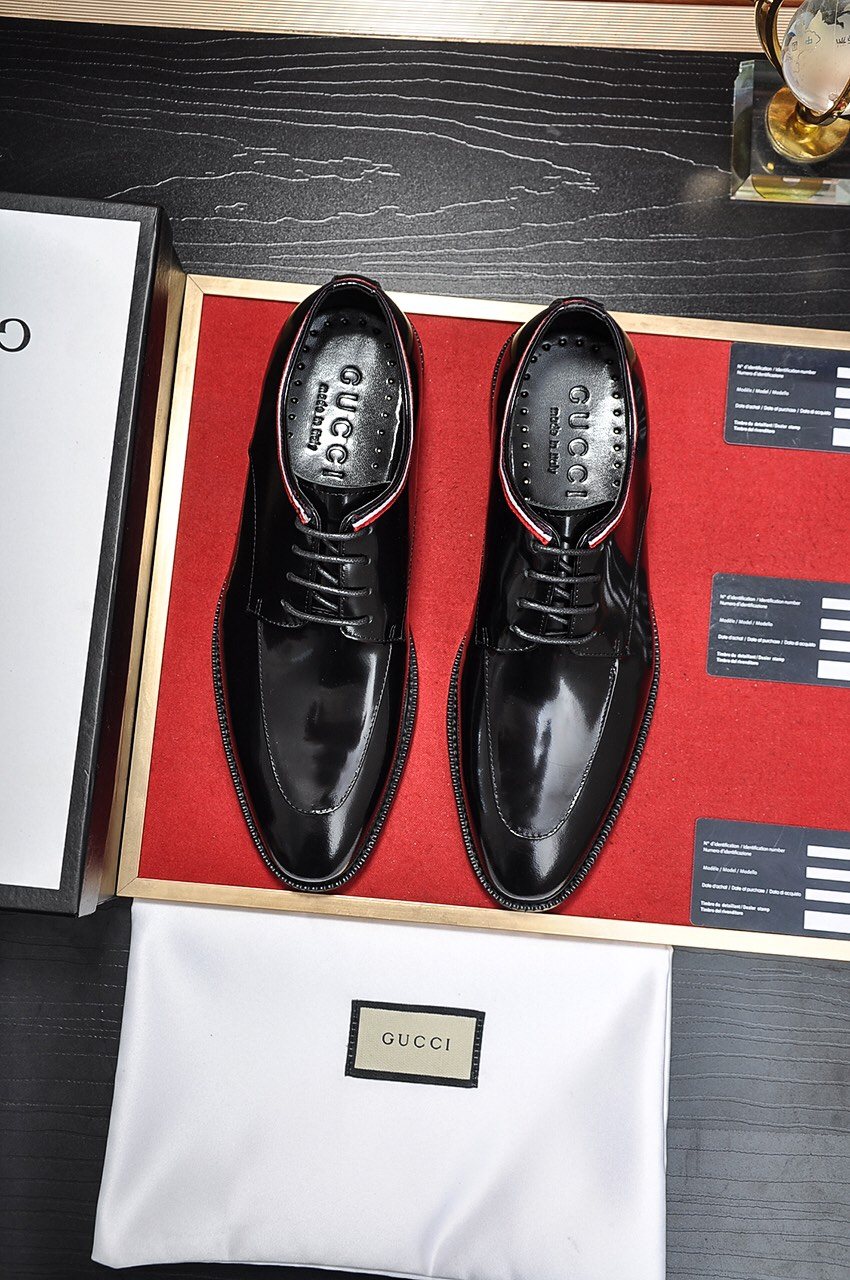 Gucci Polished Lace-Up Dress Shoes — front
