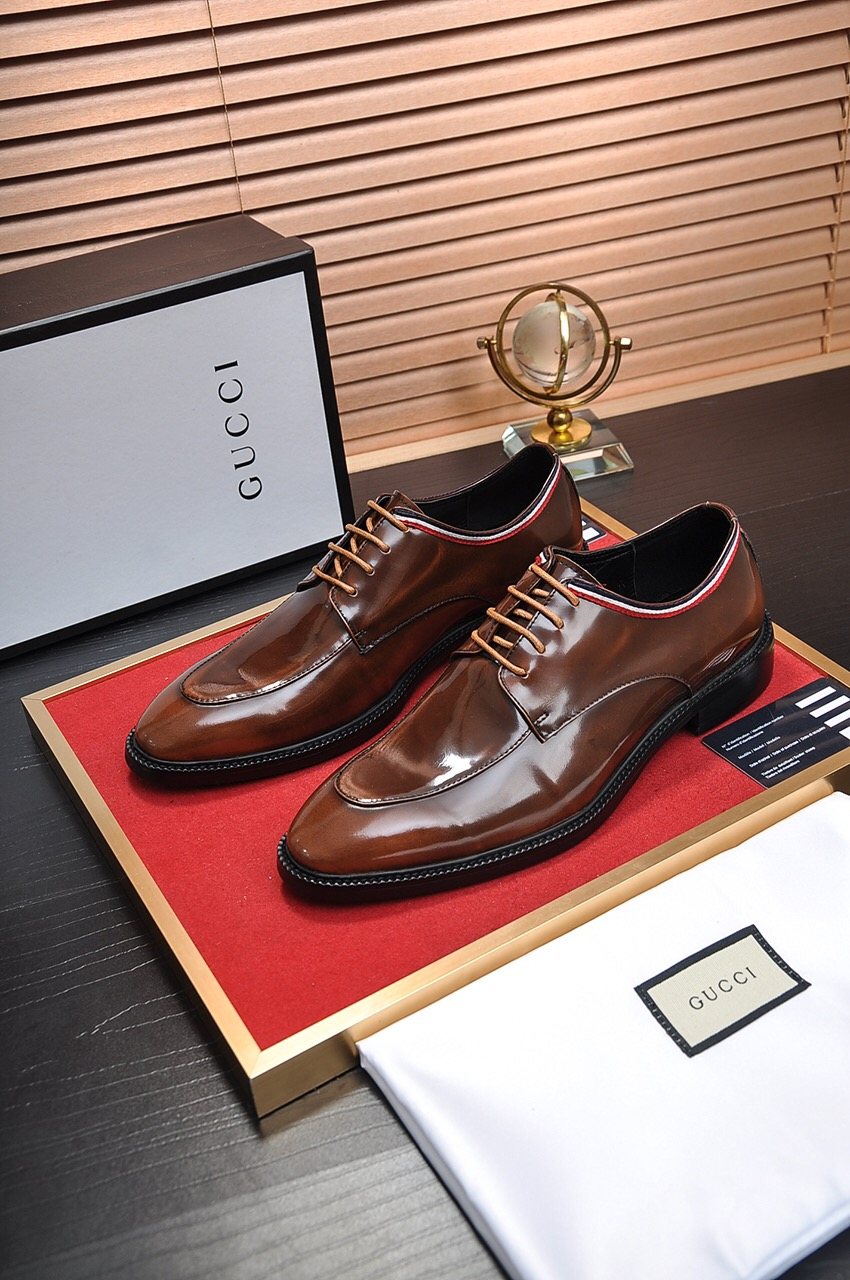 Gucci Polished Lace-Up Dress Shoes — front