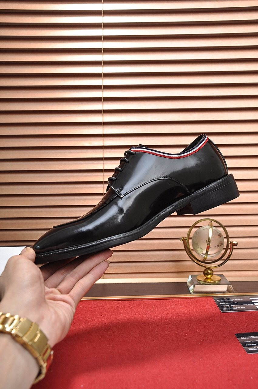 Gucci Polished Lace-Up Dress Shoes — side