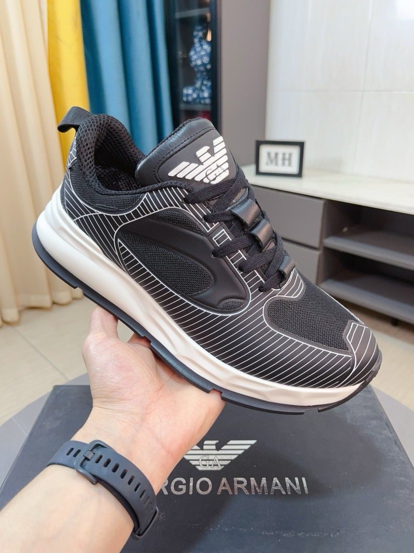 Giorgio Armani Textured Low-Top Sneakers — model