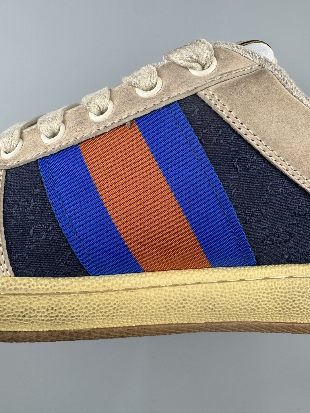 Gucci Beige Stripe Low-Top Sneakers — detail