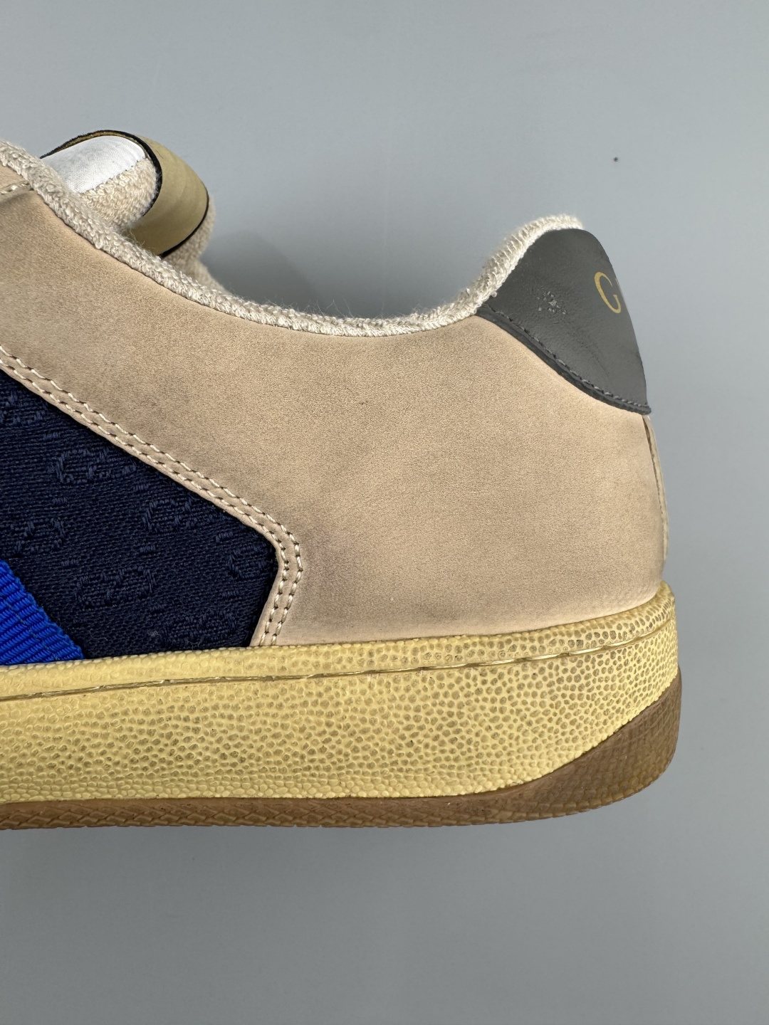 Gucci Beige Stripe Low-Top Sneakers — detail