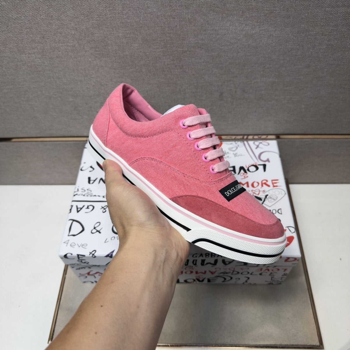 Dolce & Gabbana Men's Low-Top Sneakers — model