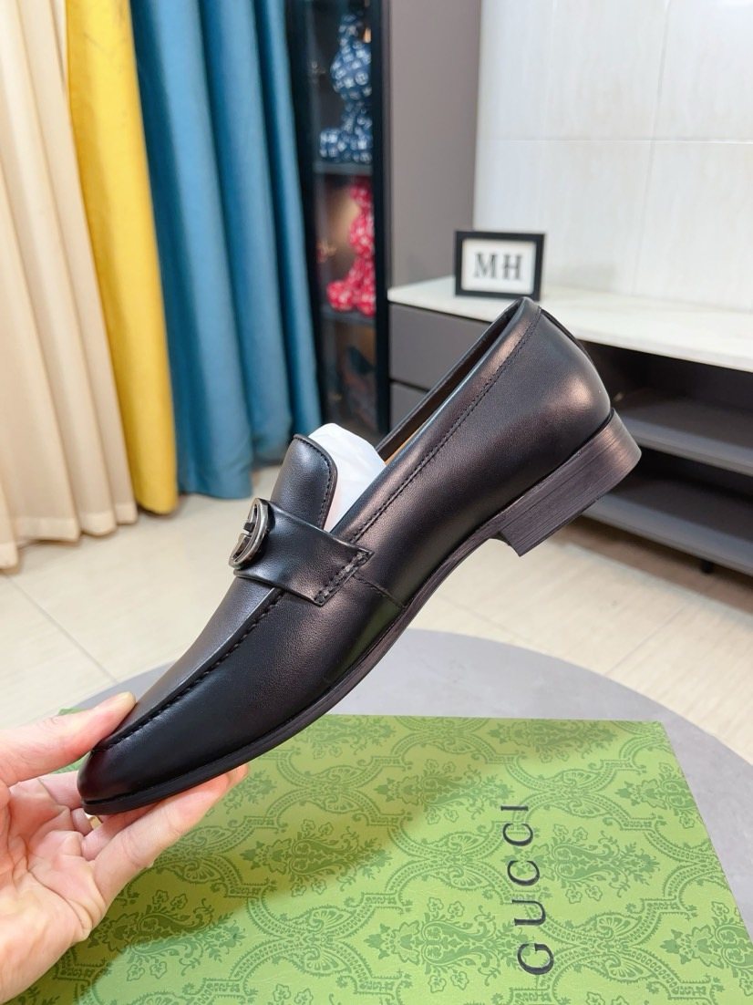 Gucci Metal-Accent Loafers — model