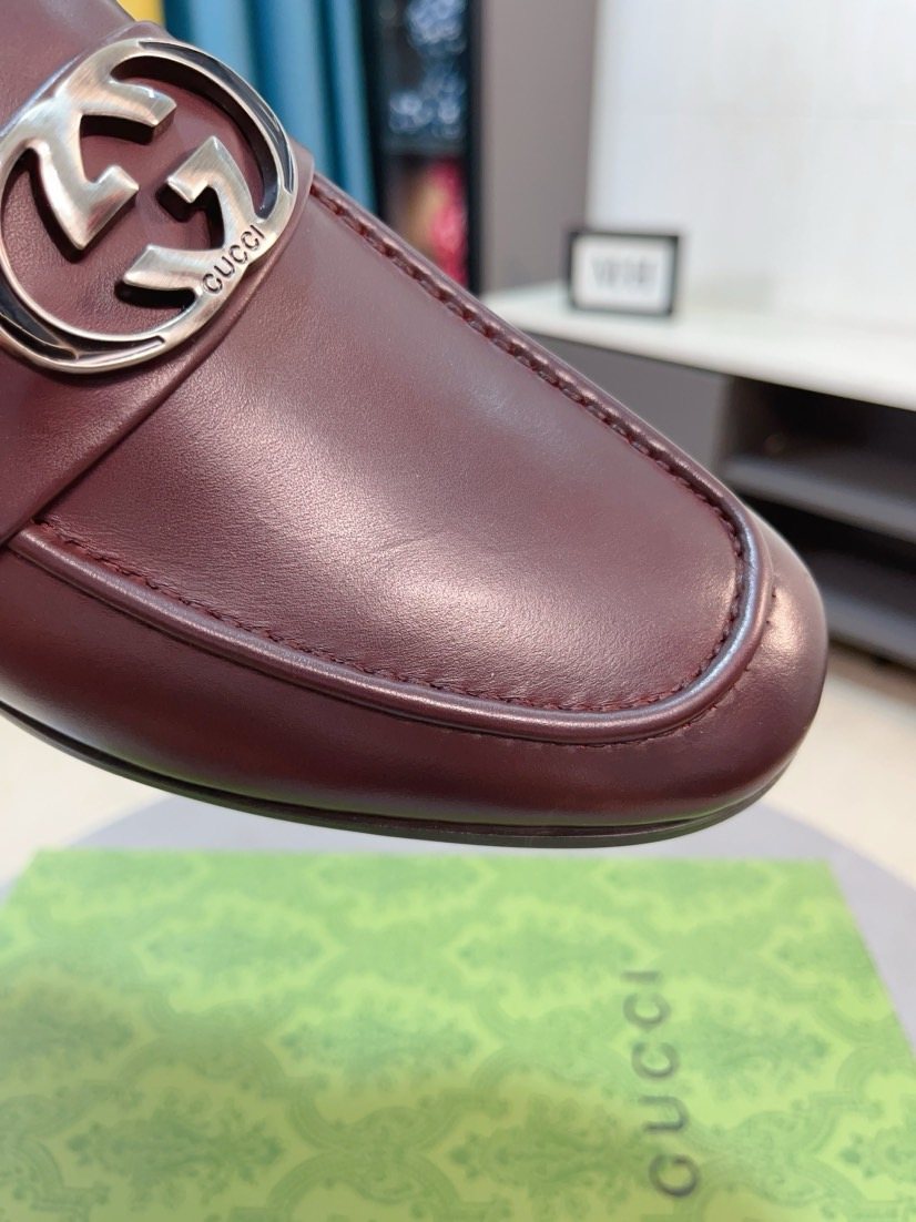 Gucci Metal-Accent Loafers — detail